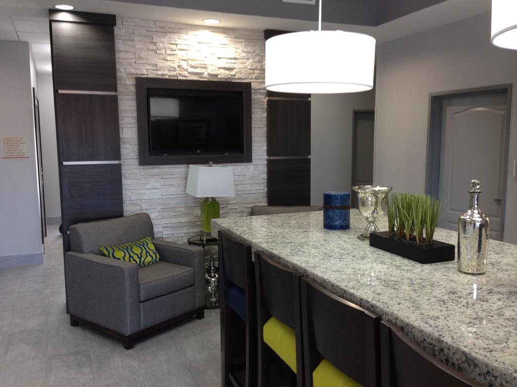 Hawthorn Extended Stay By Wyndham Midland Bagian luar foto