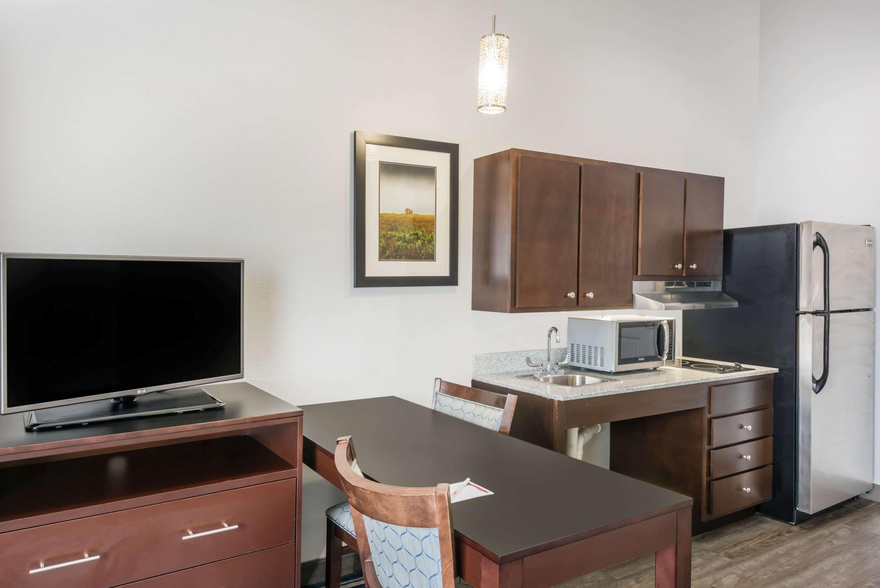 Hawthorn Extended Stay By Wyndham Midland Bagian luar foto