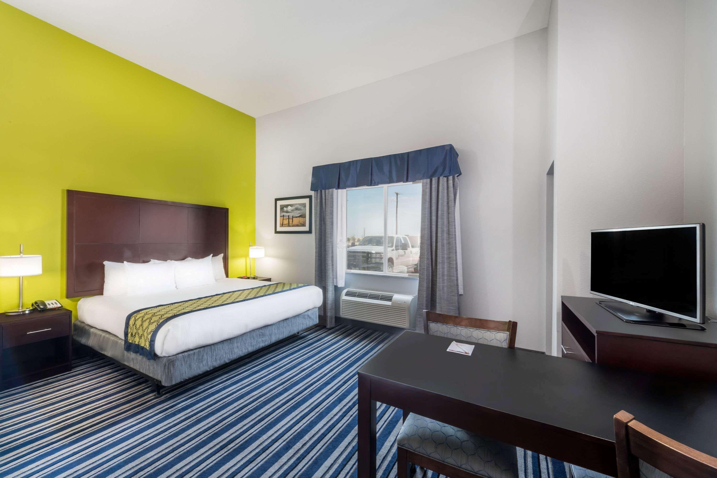 Hawthorn Extended Stay By Wyndham Midland Bagian luar foto