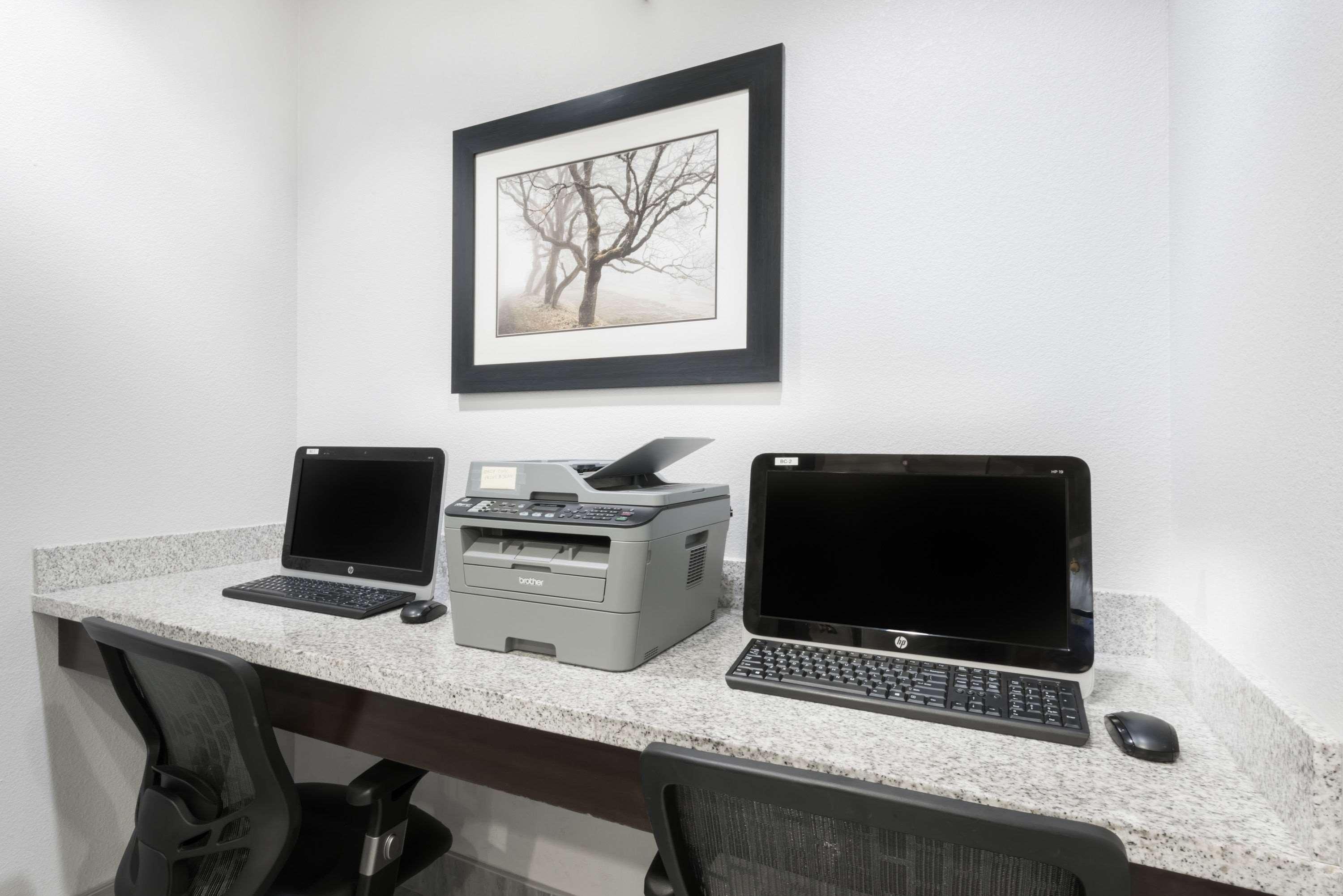 Hawthorn Extended Stay By Wyndham Midland Bagian luar foto