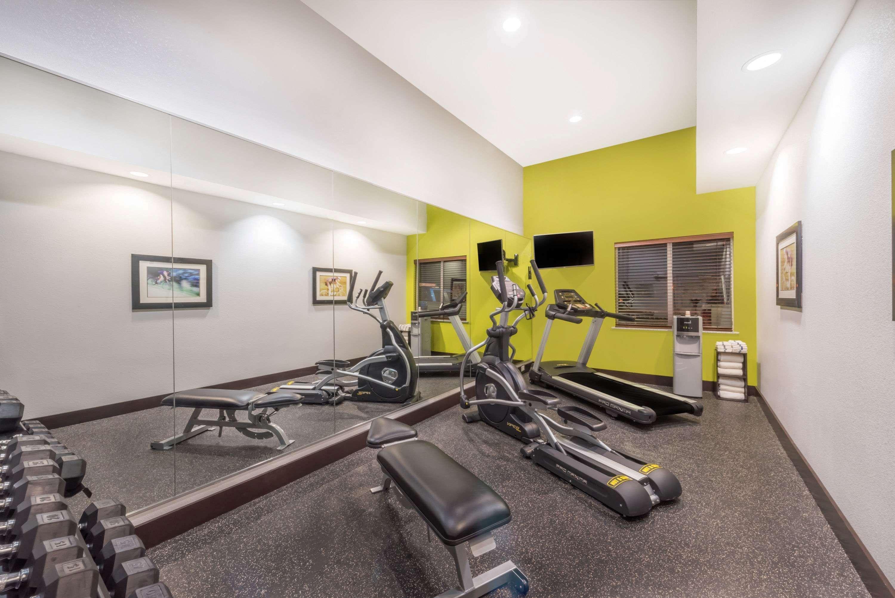 Hawthorn Extended Stay By Wyndham Midland Bagian luar foto