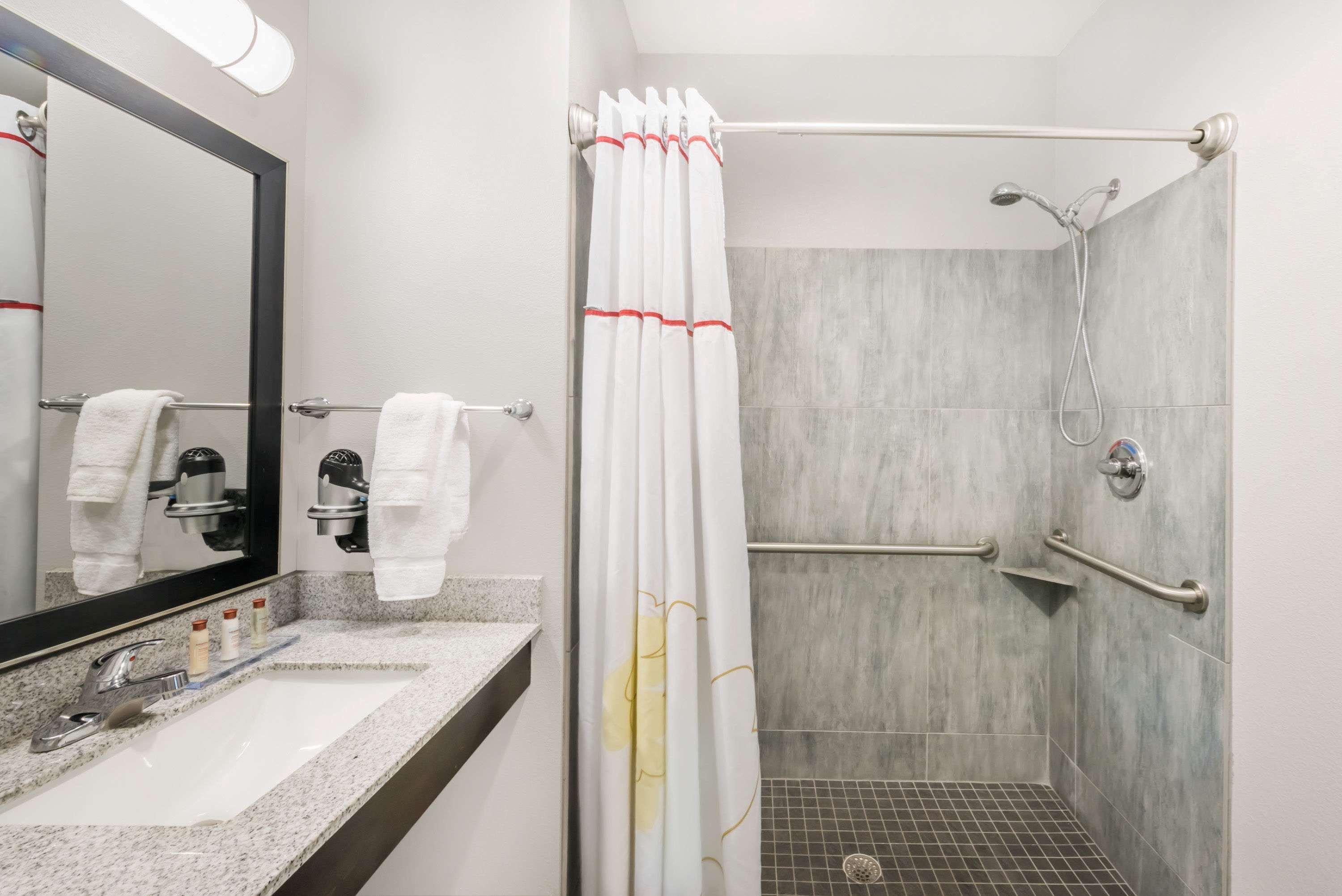 Hawthorn Extended Stay By Wyndham Midland Bagian luar foto