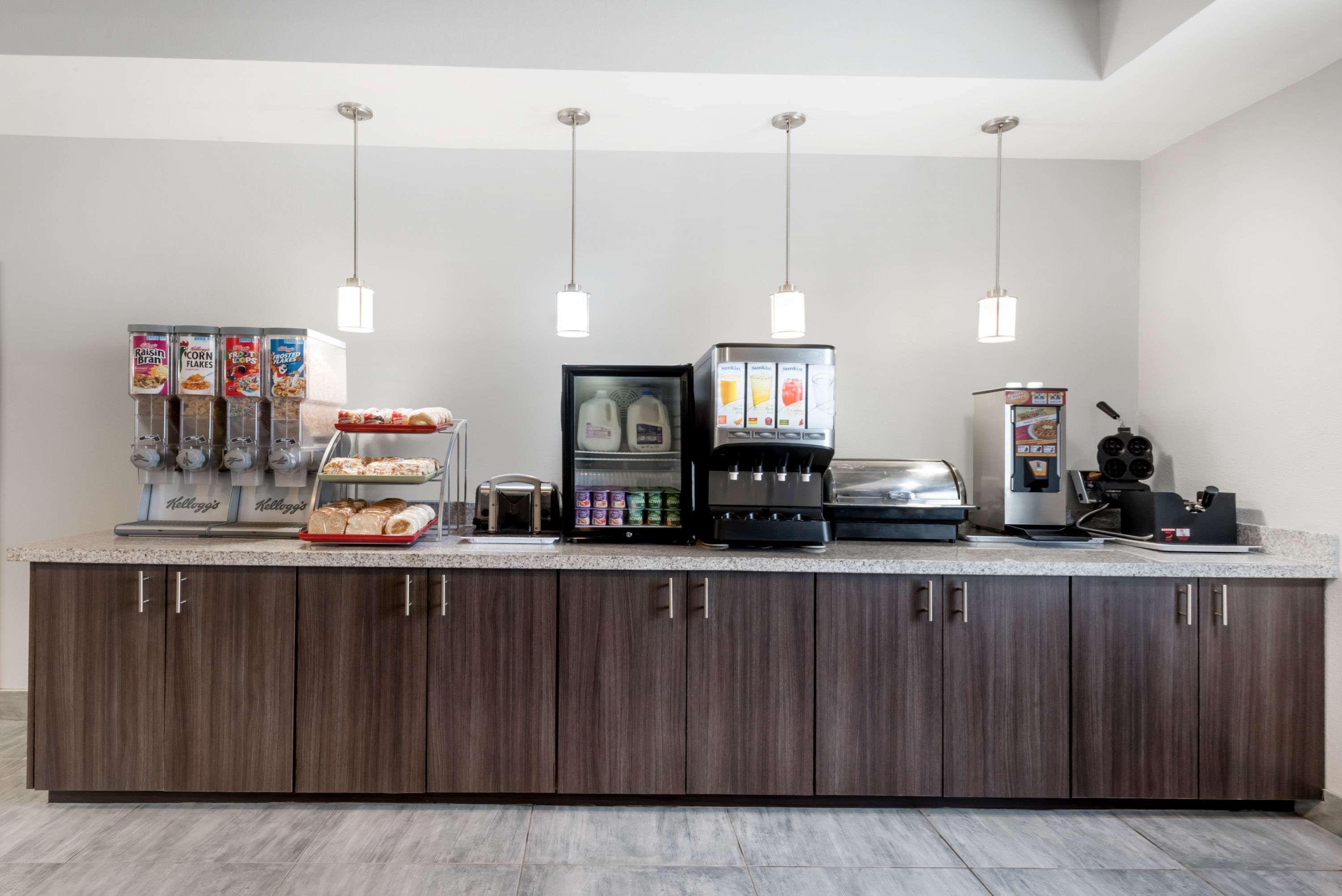 Hawthorn Extended Stay By Wyndham Midland Bagian luar foto