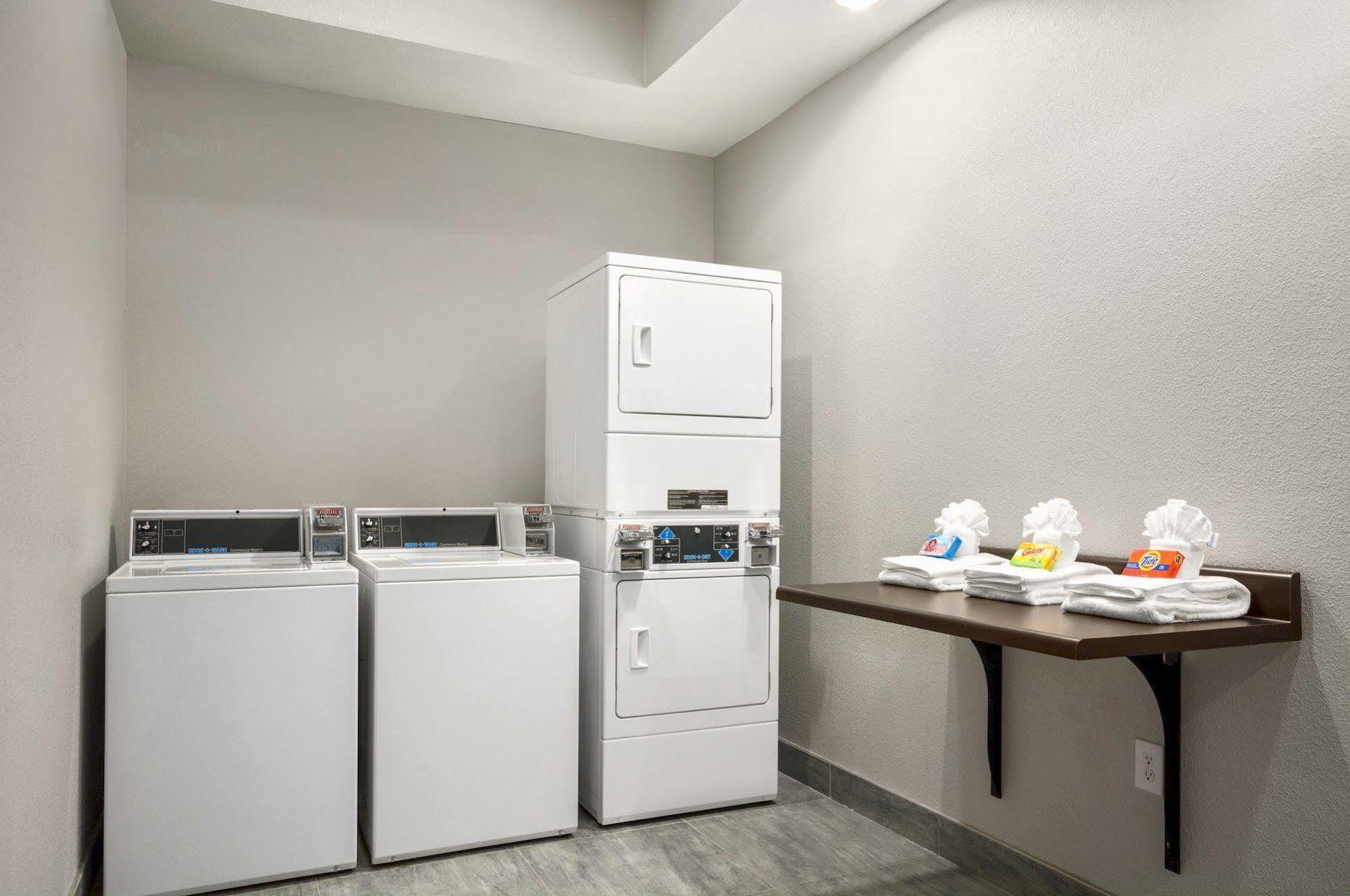 Hawthorn Extended Stay By Wyndham Midland Bagian luar foto