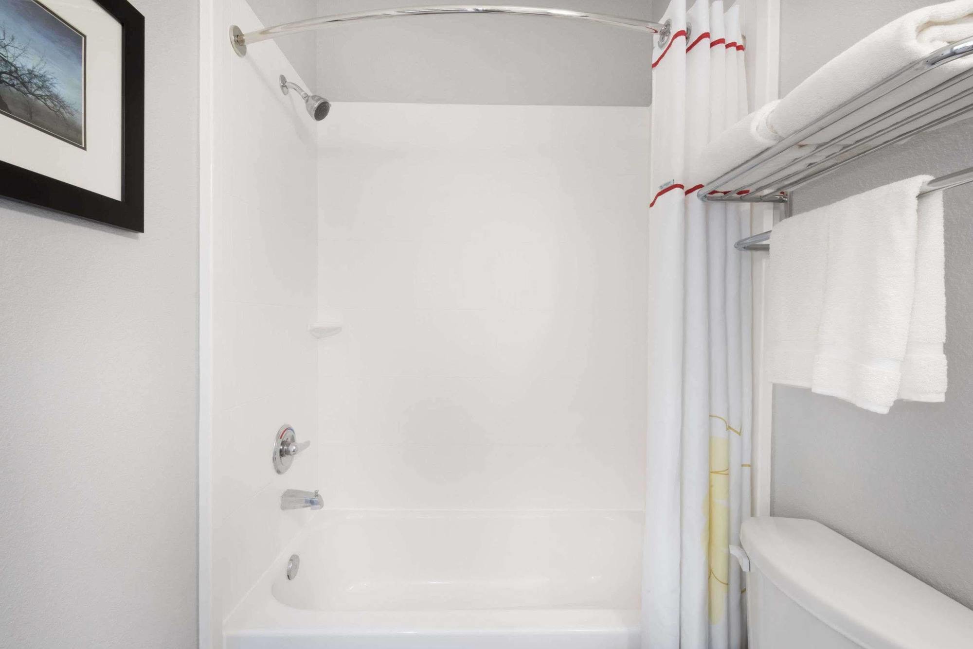Hawthorn Extended Stay By Wyndham Midland Bagian luar foto
